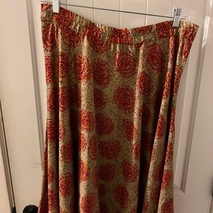 Cuteeeee skirt!! Orange and gold